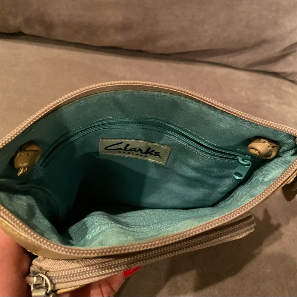 Clarks Tan Leather Crossbody Bag Vintage $30 OBO - Picture 5 of 6